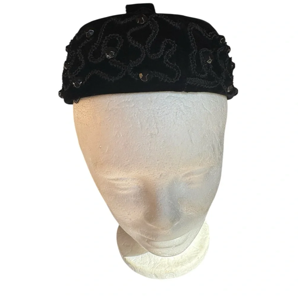 1960s Evelyn Varon Beaded Velvet Pillbox Hat - Picture 5 of 6